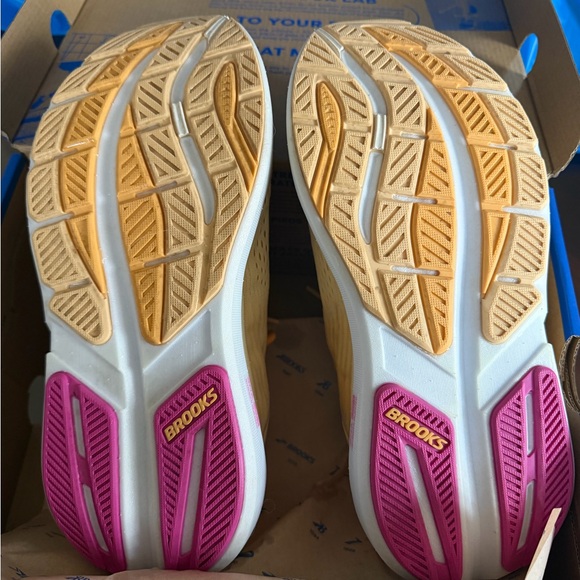 Brooks Women’s Ghost Max 3 - Picture 2 of 7